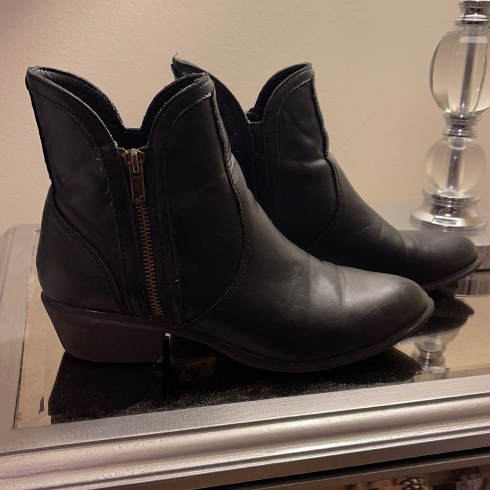 Short Black leather boots!